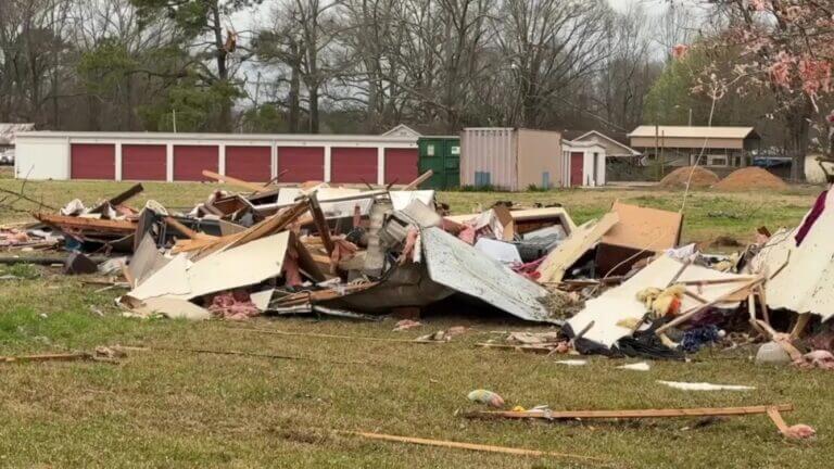 Mississippi governor: Severe storms kill six, three missing