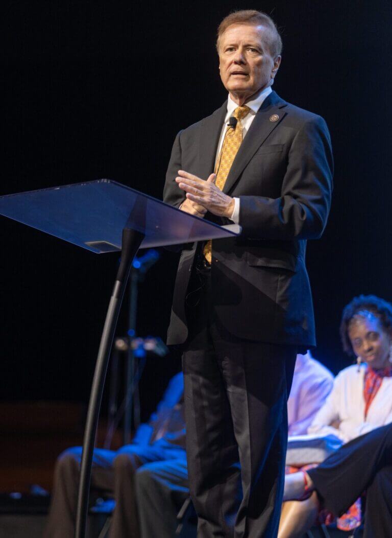 Tommy Duff tries to stake out ‘outsider’ identity in first political speech