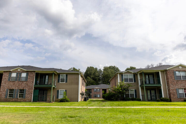 Judge orders 5-day ‘humanitarian’ water restoration at Jackson’s Blossom Apartments