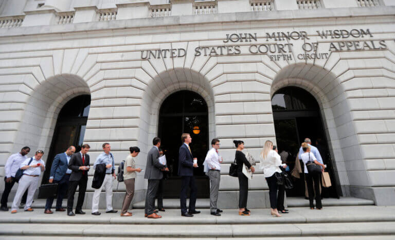 5th Circuit Court of Appeals reverses its decision, allowing ICE to hold detainees indefinitely