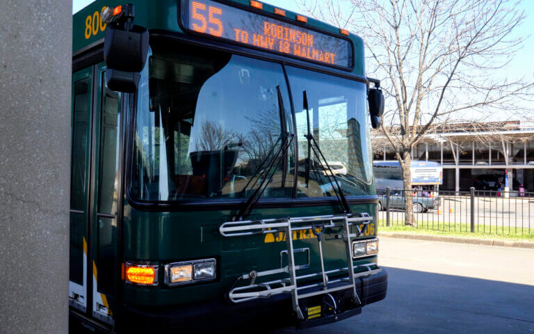 Jackson bus drivers threaten to walk off the job Monday as talks continue into the weekend